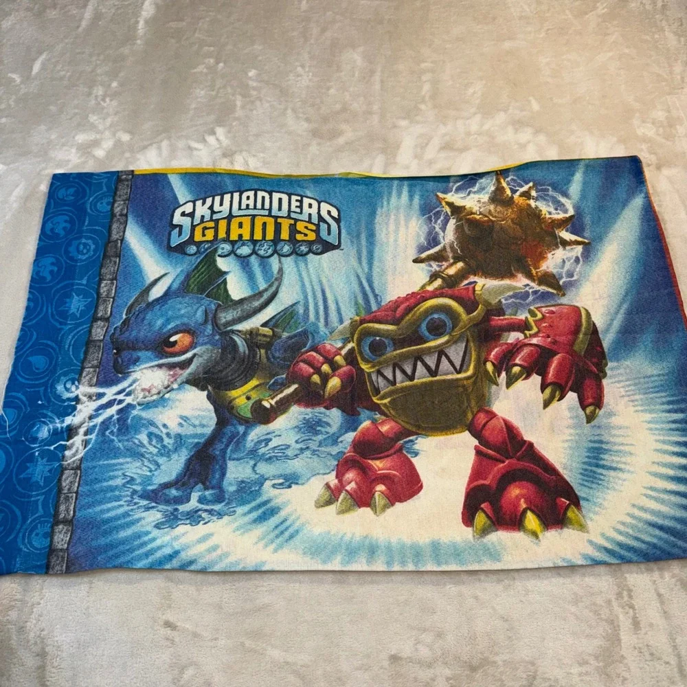 2013 Skylanders Giants Pillowcase Standard Eruptor Tree Rex Gill Grunt Blue